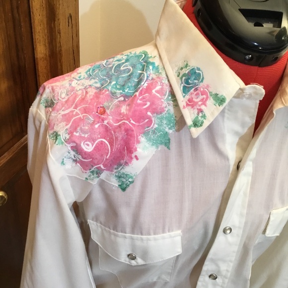 Karman GET YOUR COWGIRL ON button down shirt, no size tag, stone & sparkle - Picture 3 of 8